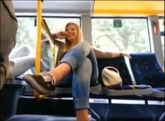 Порно видео в автобусе на людях