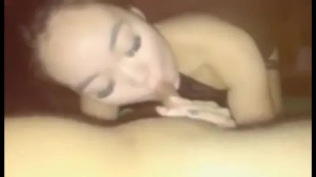 Красивая милашка из Казахстана нежно трахается в домашнем порно с забугорным ухажером