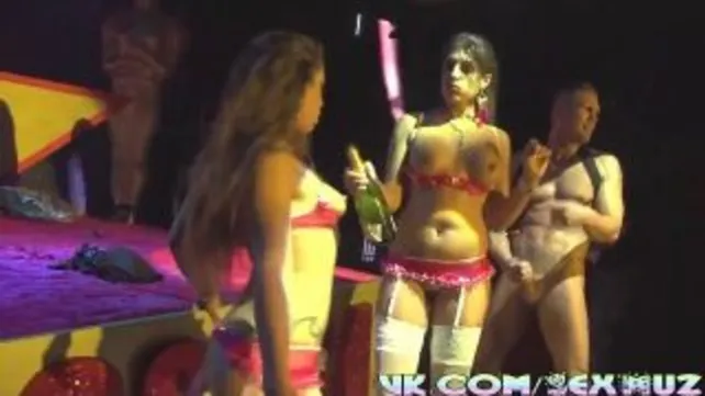 Порно видео секс шоу на сцене