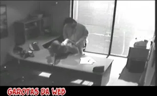 Секс в офисе скрытой камерой - лучшее порно видео на riosalon.ru