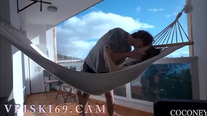 Секс на балконе с домохозяйкой