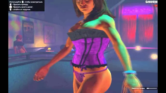 Девки устроили секс с геймером, играя в GTA 5