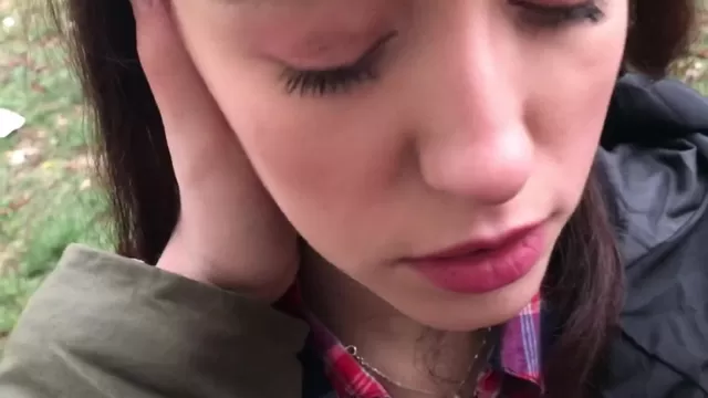 Девушка стесняется сосать: 1000 порно видео